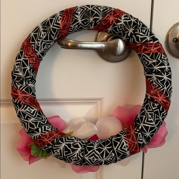 Pink and off white roses wreath - Picture 5 of 5